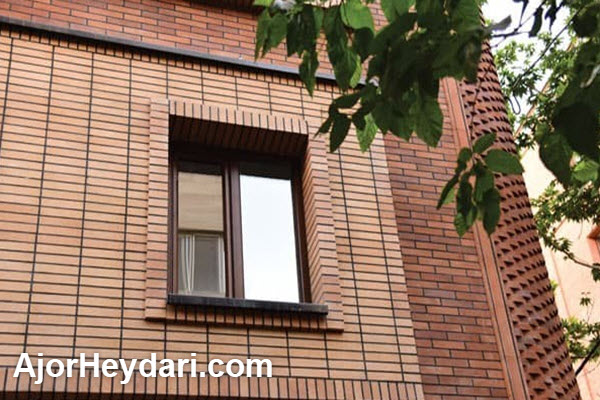 چه چیزی قیمت آجر پلاک دوغابی را تعیین میکند؟